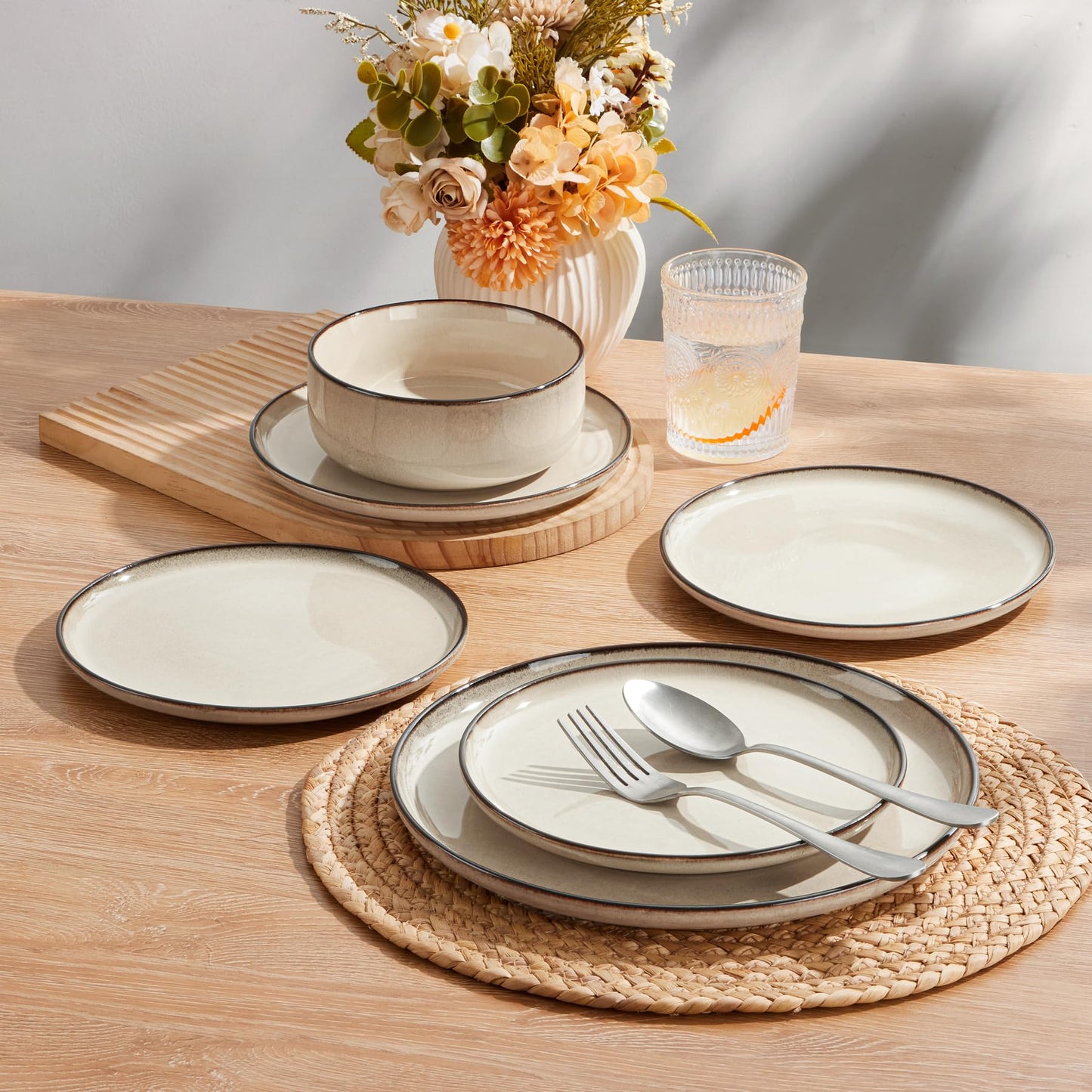 HaWare 18 Piece Dinner Set, Stoneware Dinnerware Service for 6, Reactive Glaze Dining Ware Include Plates and Bowls, Chip and Scratch Resistant, Microwave & Dishwasher Safe, Cream Khaki