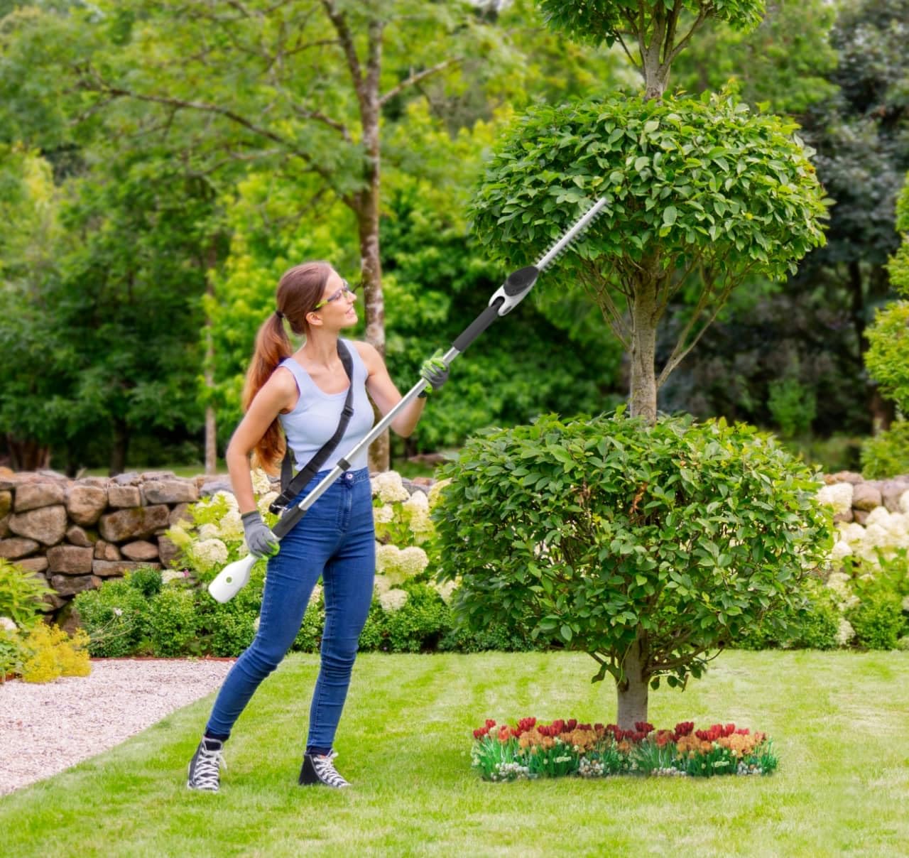 Gtech LHT50 Lightweight Hedge Trimmer | Cordless | 60 mins Runtime | 7 Head Positions | 14 mm Cutting Width | 10 ft Reach