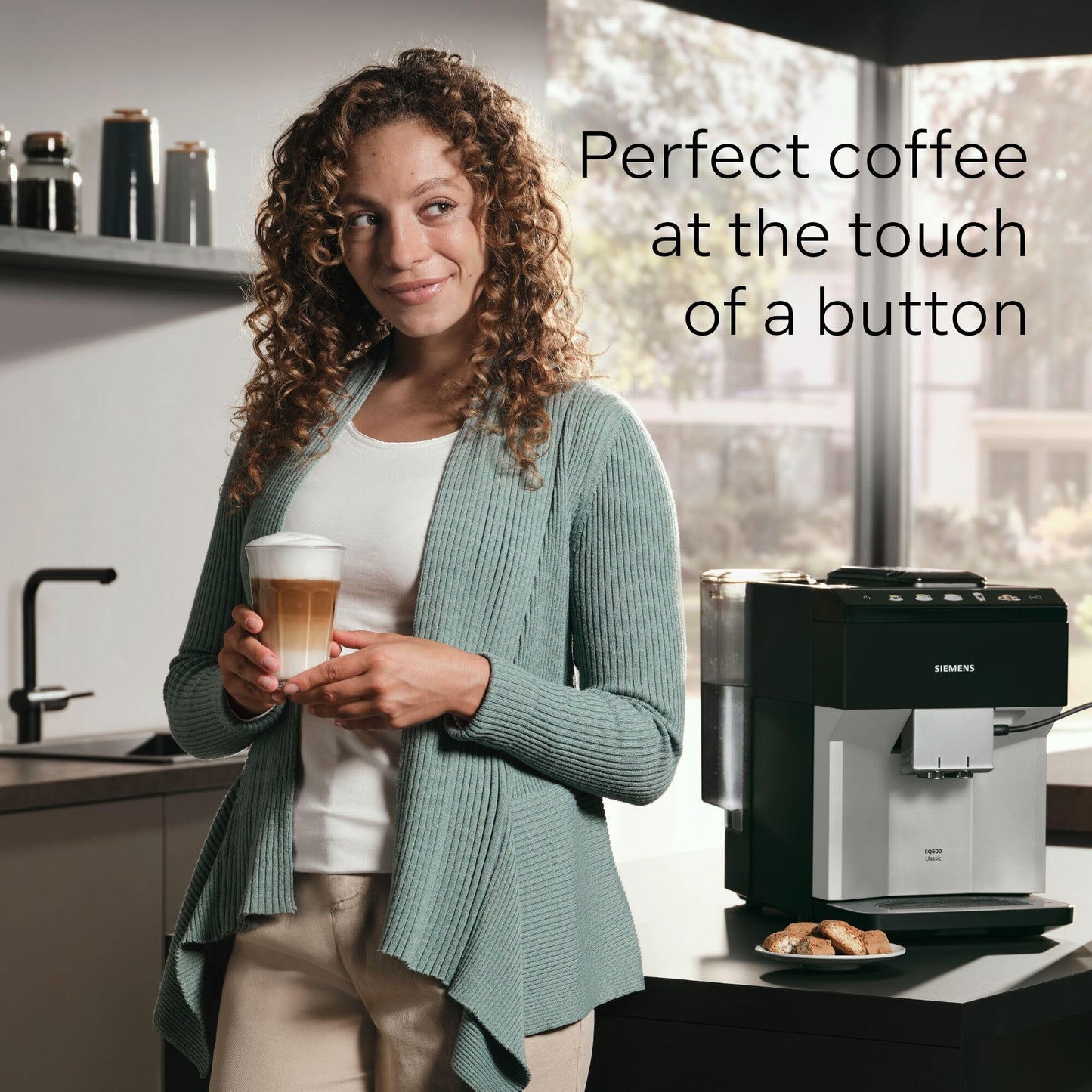 SIEMENS EQ500 Fully Automatic Bean to Cup Coffee Machine with coffeeSelect Display, oneTouch DoubleCup, 9 Coffee Beverages, autoMilk Clean, TP515GB1, Silver/Piano Black