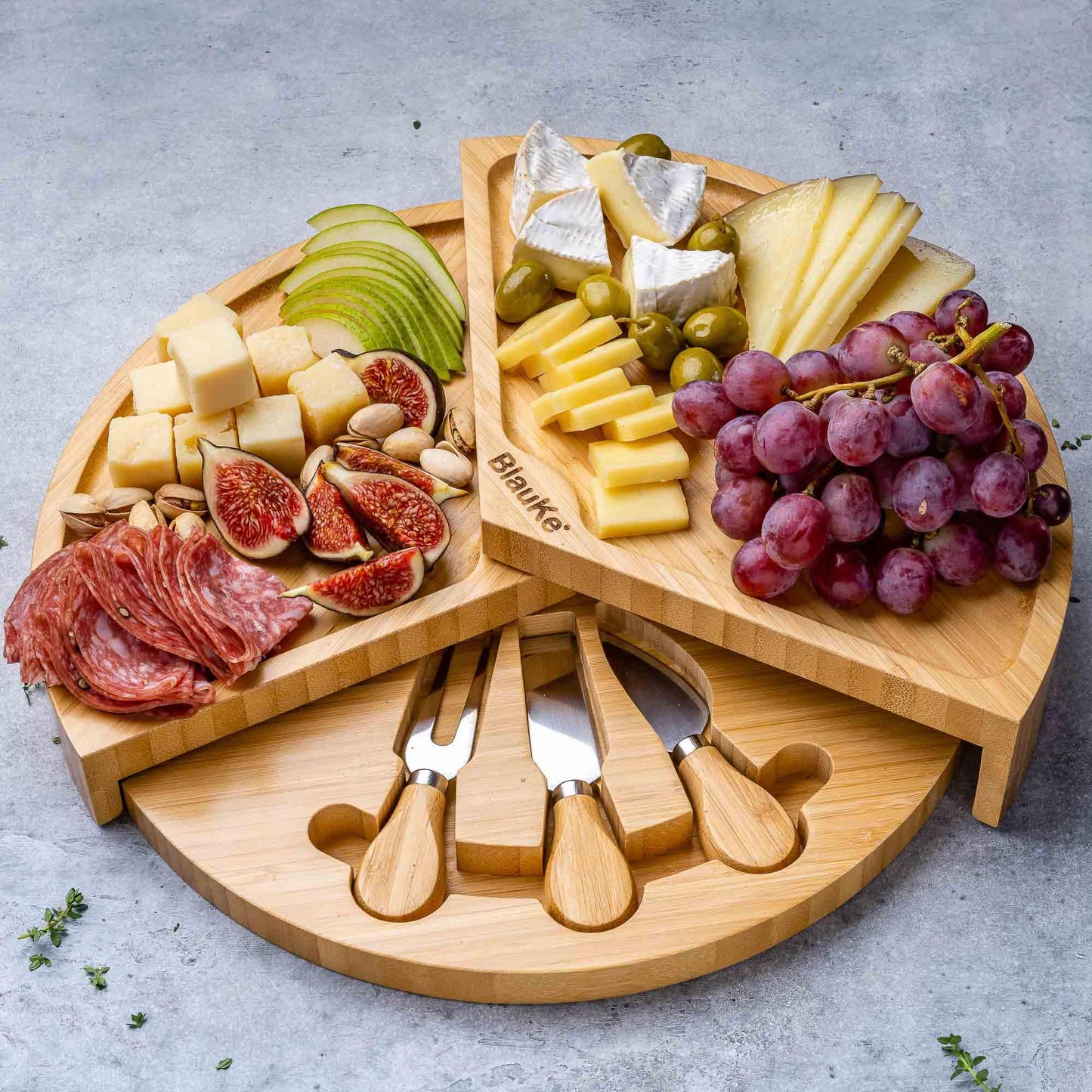 BlauKe® Bamboo Cheese Board and Knife Set – 37cm Round Charcuterie Board, Serving Platter, Slide-Out Drawer, Cheese Knives – Wooden Cheese Board Gift Set