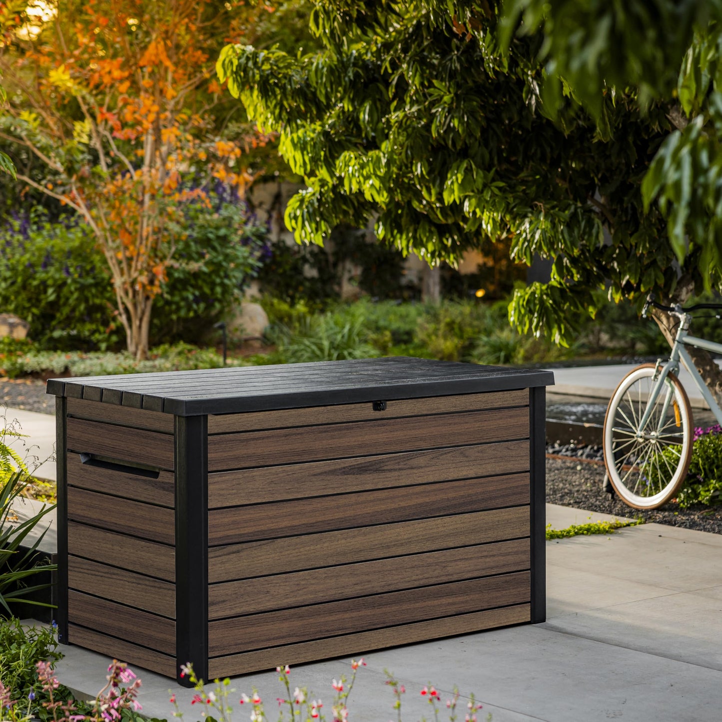 Keter Signature Ontario 870L Outdoor Storage Box – Rosewood | Weather‑Resistant Wood‑Look Storage Box with Lockable Lid, Extra Seating for 2, UV‑Protected Garden Storage